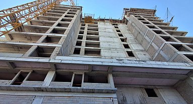 8'inci kattan düşen inşaat işçisi öldü