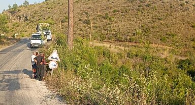 Adana'da kamyona çarpmamak için manevra yapan öğrenci servisi devrildi: 9 yaralı