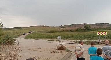 Adana'da sağanak, sel ve taşkına yol açtı