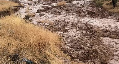 Aksaray'da sağanakta dereler taştı; o anlar kamerada