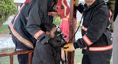 Alevlerin arasında mahsur kalan kızını kurtardı