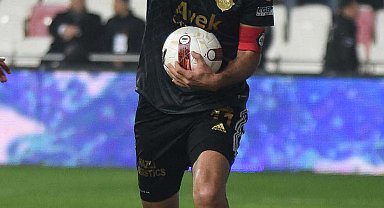 Altay'ın 43'lük golcüsü Murat tarih yazıyor