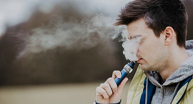 Araştırma: Elektronik sigara en az sigara kadar akciğere zarar veriyor