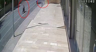 Arkadaşıyla yürürken kapkaççılar cep telefonunu çaldı