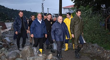 Artvin'de kuvvetli yağış ardından taşkın ve heyelan; 32 köy yolu kapandı