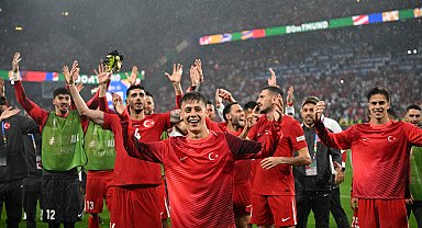 Ay-yıldızlılar, İzmir'de sahnede