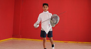 Baba antrenör, oğlu eskrimde Türkiye birincisi