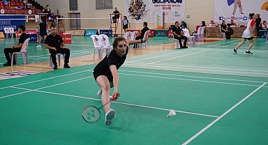 Badminton Süper Ligi ve 1'inci Lig Kayseri etabı devam ediyor