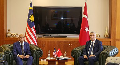 Bakan Bolat, Malezyalı mevkidaşı ile görüştü