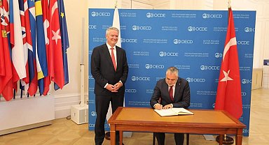 Bakan Işıkhan, Fransa'da