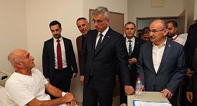Bakan Memişoğlu Sakarya'da kaza yapan 112 ekibini ziyaret etti