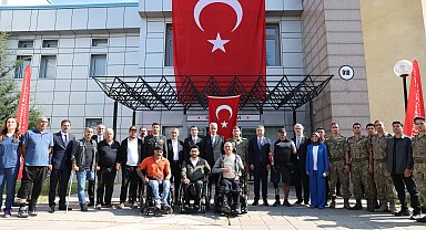 Bakan Memişoğlu, tedavi gören gazileri ziyaret etti