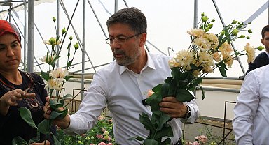 Bakan Yumaklı: Kesme çiçekçilik sektörü, 105 milyon dolarlık ihracata katkıda bulunuyor