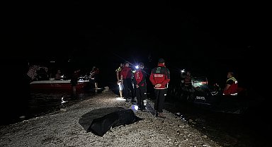 Barajda balık tutmak isteyen 3 arkadaştan 2'si bataklığa saplandı, 1'i boğuldu