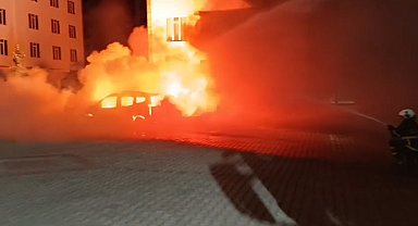 Batman'da park halindeki 3 araç yandı