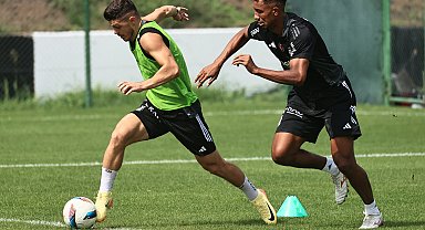 Beşiktaş'ın Eyüpspor maçı hazırlıklarını siyah-beyazlı yöneticiler takip etti