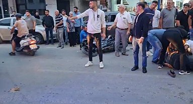 Bursa'da motosiklet, yayaya çarptı: 2 yaralı