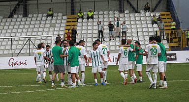 Bursaspor galibiyeti tribünde kalan 6 taraftar ile kutladı