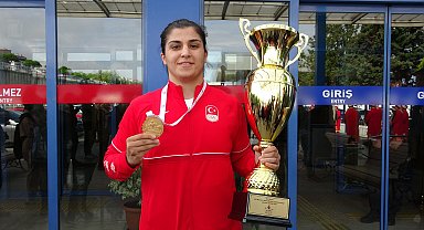 Busenaz Sürmeneli'ye trafikte tokat attı, tutuklandı