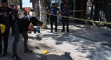 Cadde üzerinde iki grup arasında silahlı çatışma: Mağaza çalışanı ve müşteri yaralandı