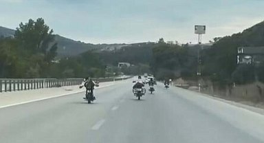 Çanakkale'de motosikletlilerin tehlikeli yolculuğu kamerada