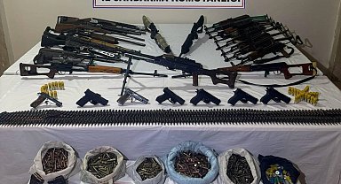 Cinayet sonrası birbirine taciz ateşi açan ve evlerinde çok sayıda silah çıkan 10 şüpheli serbest