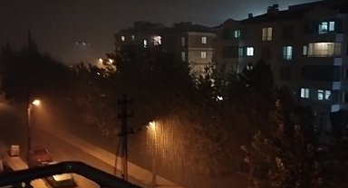 Çorum'da sağanak; cadde ile sokaklar göle döndü, ev ve iş yerlerini su bastı