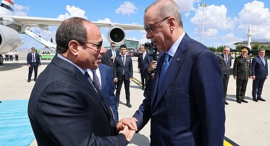 Cumhurbaşkanı Erdoğan, Mısırlı mevkidaşı Sisi'yi resmi törenle karşıladı