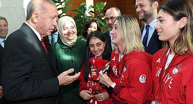 Cumhurbaşkanı Erdoğan, Türkiye Milli Paralimpik Takımı sporcularını kabul etti