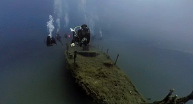 Dalış tutkunları, Saros Körfezi'ndeki batık gemiyi görüntüledi