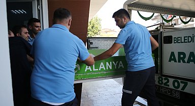 Denizde su sporu yaparken düştü, teknenin çarpmasıyla öldü