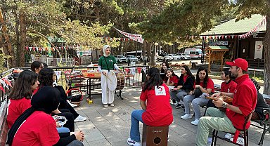 Depremzede öğrenciler Kızılay'ın Çamkoru Kampı'nda buluştu