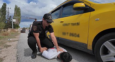 Dereköy Sınır Kapısı yolundaki takside 6 kaçak göçmen yakalandı