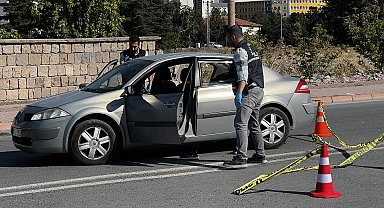 Eski eşini, 8 yaşındaki kızının gözü önünde tabancayla yaraladı