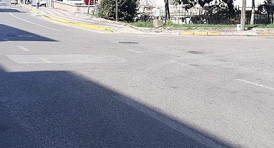 Evine 100 metre kala otomobilin çarptığı yaya öldü: kaza kamerada