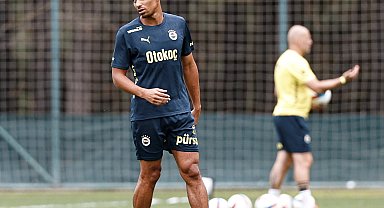 Fenerbahçe'de yeni transfer Filip Kostic ilk antrenmanına çıktı