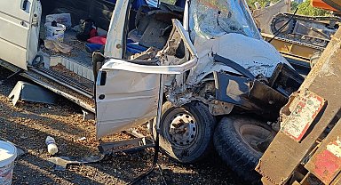 Fıstık işçilerini taşıyan minibüs, traktöre çarptı; 12 yaralı