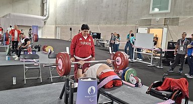 Fizyoterapistinin önerisiyle başladığı para halterde, omzundaki 2 yırtıkla olimpiyat 7'ncisi oldu