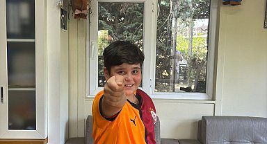 Galatasaraylı küçük taraftar Rüzgar'dan Kerem Aktürkoğlu'na mesaj: