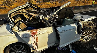 Gaziantep'te otomobil, kamyonun altına girdi; 2 kardeş öldü, 8 kişi yaralandı