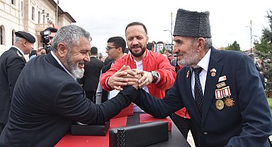 Gaziler Günü'nü bilek güreşi yaparak kutladılar