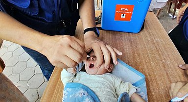 Gazze'de aşılama kampanyasının ikinci gününde 74 bin çocuk aşılandı