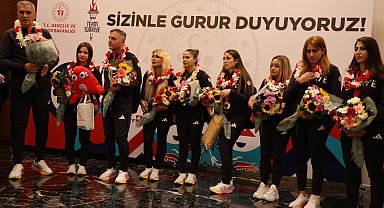 Golbol Kadın Milli Takımı, altın madalyayı Gazzeli şehitlere armağan etti