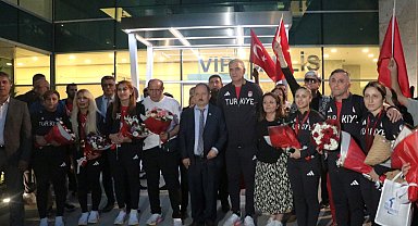 Golbol Kadın Milli Takımı'na Ankara'da coşkulu karşılama