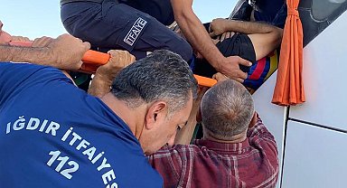 Gürcistan plakalı otobüs, şarampole devrilip, takla attı; 2 yaralı