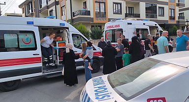 Hafif ticari araçla kreş servisi çarpıştı; 8'i çocuk, 11 yaralı