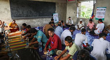 İHH Bangladeş'te acil yardım çalışmalarını sürdürüyor