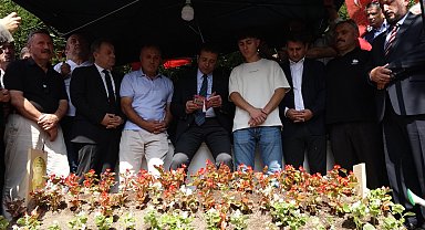 İmamoğlu, Trabzon'da şehit Üsteğmen Ayar'ın kabrini ziyaret etti