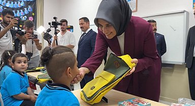 İskenderun'da depremde yıkılan okulun yerine yaptırılan 'Kadınana İlkokulu' törenle eğitime açıldı