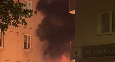 İstanbul - Ataşehir'de otoparktaki cip alev alev yandı